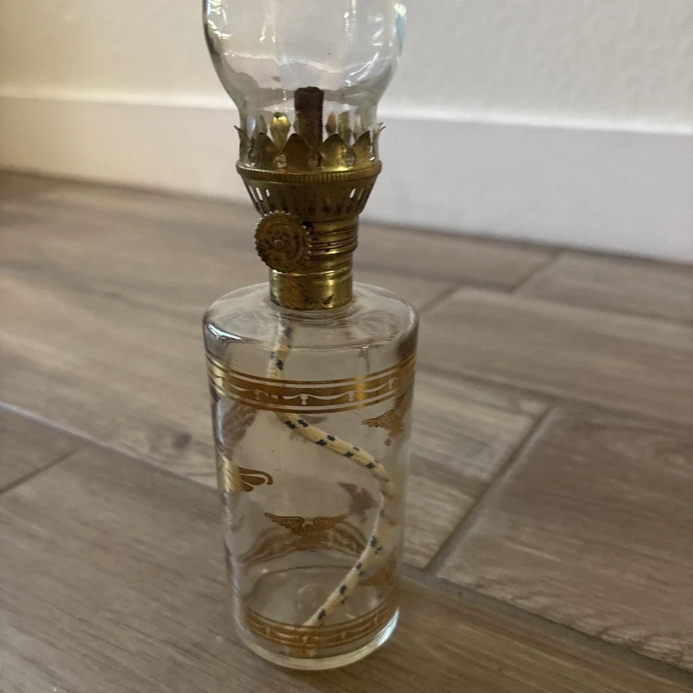 Vintage 50s Foster Forbes Glass Hurricane Oil Lamp Gold American Eagle Shield